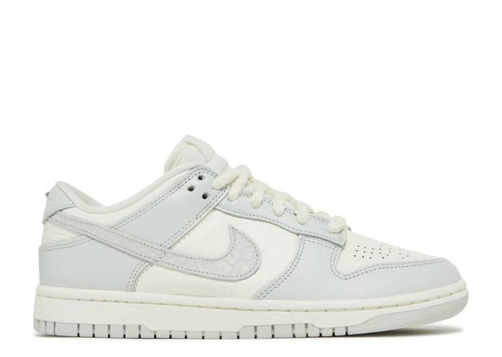 W NIKE DUNK LOW 'NEEDLEWORK'