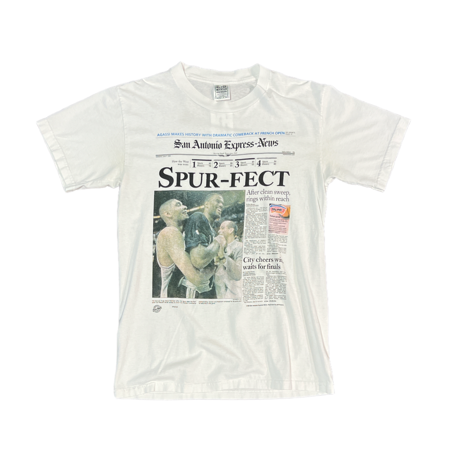 Vintage 1999 San Antonio Spurs Newspaper T-Shirt (M)
